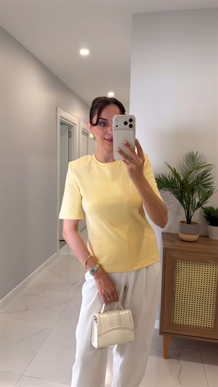Diella Sarı Vatkalı Kısa Kollu Tişört
