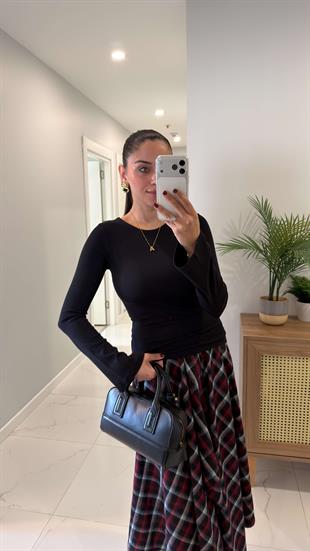 Dilvin Zerda Siyah Bisiklet Yaka Kol Detaylı Bluz