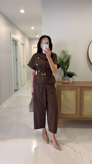 Dinno Kahve Dik Yakalı Kuşaklı Yelek Pantolon Takım