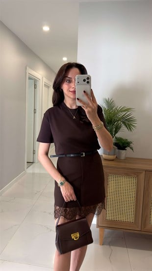 Dlvin Giola Koyu Kahve Dekoratif Dikişli Bisiklet Yaka Tişört