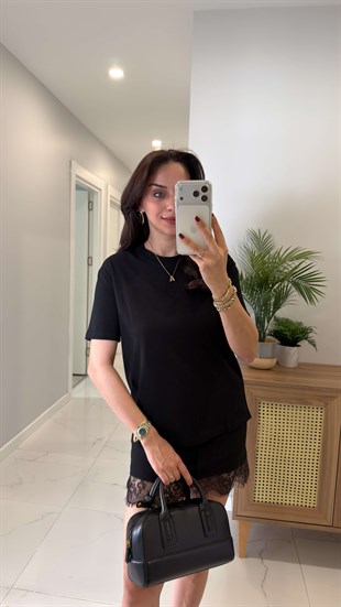Dlvin Giola Siyah Dekoratif Dikişli Bisiklet Yaka Tişört