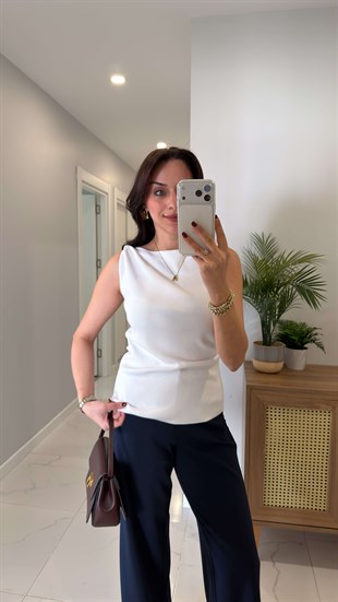 Dlvin Peris Beyaz Kayık Yaka Drapeli Bluz