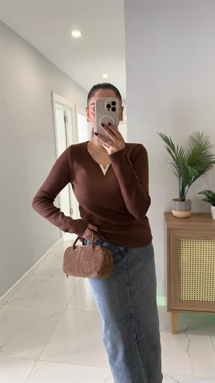 Dunsa Kahve V Gold Toka Detaylı Triko