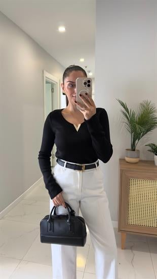 Dunsa Siyah V Gold Toka Detaylı Triko