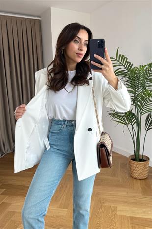 ZR Beyaz Düğme Detaylı Vatkalı Blazer