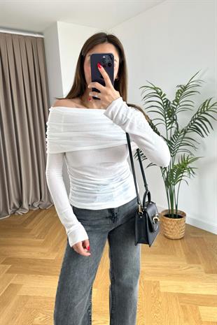 Kırık Beyaz Madonna Yaka Drapeli Bluz