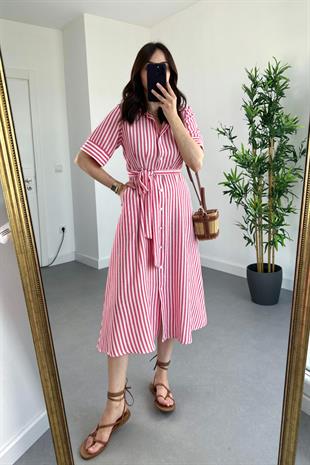 Pembe Beyaz Çizgi Detaylı Kuşaklı Elbise