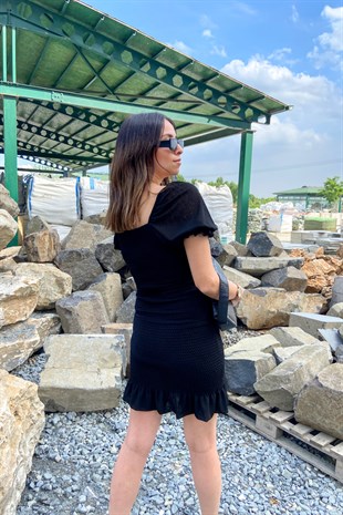 Siyah Büzgülü Elbise 