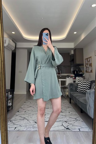 Yeşil Toka Detaylı Kruvaze Elbise