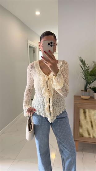 Ellis Ekru Fırfırlı Bluz