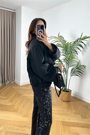 Siyah Beli Büzgülü Kapak Cepli Mont