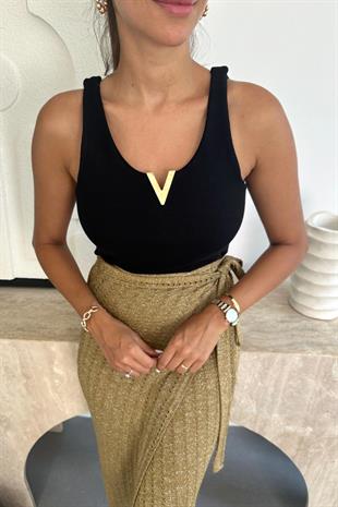 Store Siyah Yaka Detaylı Sıfır Kol Bluz