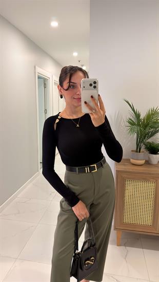 Ferasa Siyah Gold Toka Detaylı Bluz