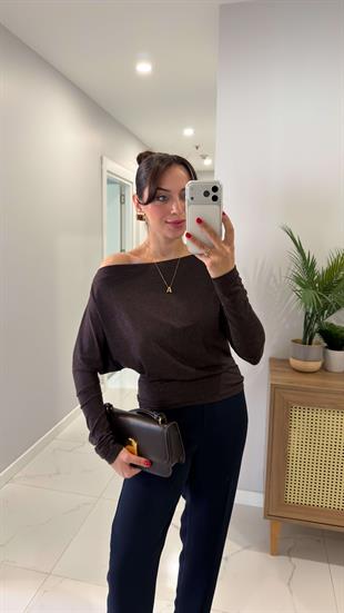 Getra Kahve Tek Omuzu Açık Bluz