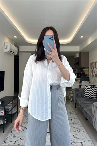 Beyaz Çizgili Gömlek