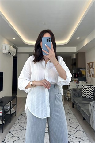 Beyaz Çizgili Gömlek