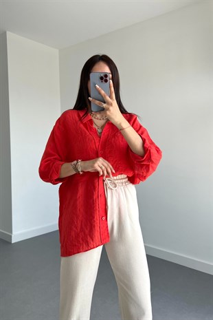 Kırmızı Çizgili Gömlek