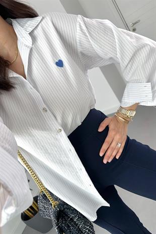 Mavi Beyaz Çizgili Kalp İşlemeli Gömlek