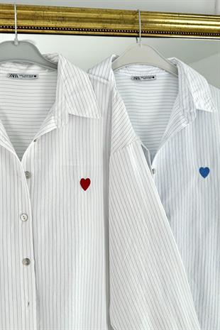 Mavi Beyaz Çizgili Kalp İşlemeli Gömlek