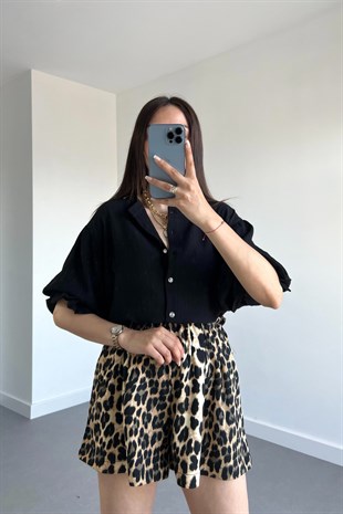 Taş Düğme Detaylı Siyah Gömlek