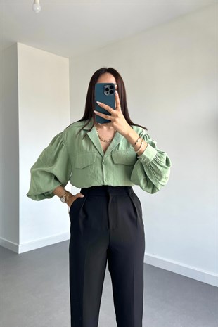 Yeşil Cep Detaylı Gömlek