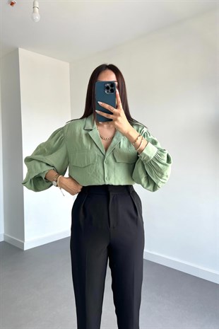 Yeşil Cep Detaylı Gömlek