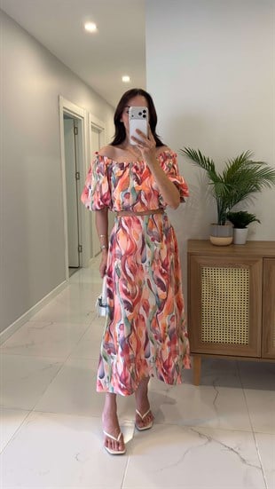 Hadry Pembe Madonna Yaka Desenli Bluz Etek Takım
