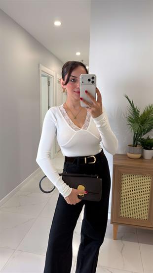 Hefta Beyaz Dantel Detaylı Bluz