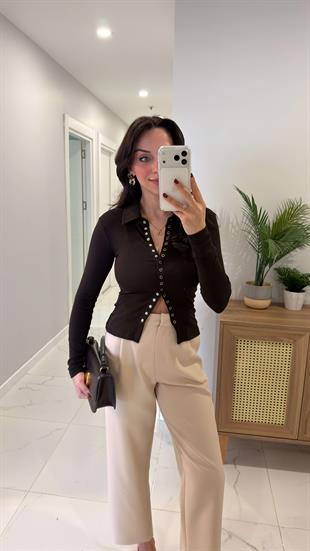 Herta Kahve Polo Yaka Çıtçıtlı Bluz