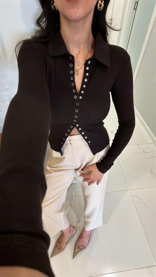 Herta Kahve Polo Yaka Çıtçıtlı Bluz