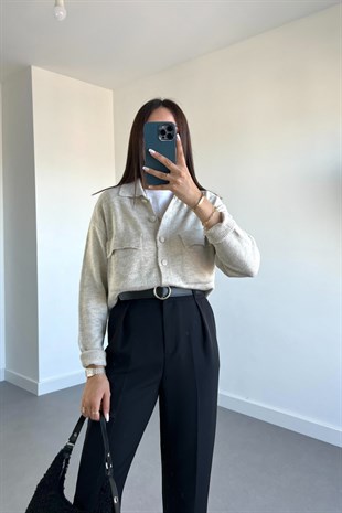 Ekru Kapak Cepli Düğmeli Hırka