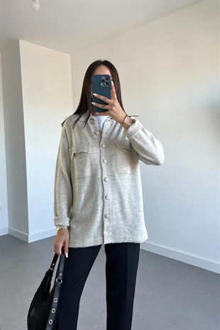 Ekru Kapak Cepli Düğmeli Hırka