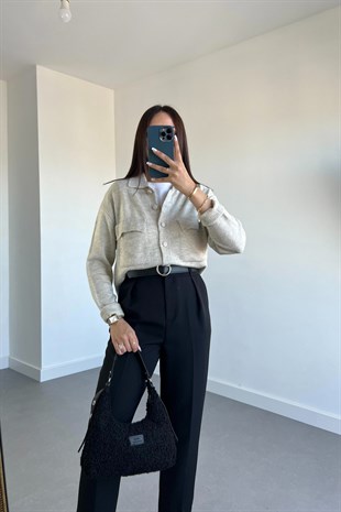 Ekru Kapak Cepli Düğmeli Hırka