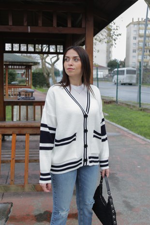 Lacivert Şeritli Beyaz Cepli Hırka