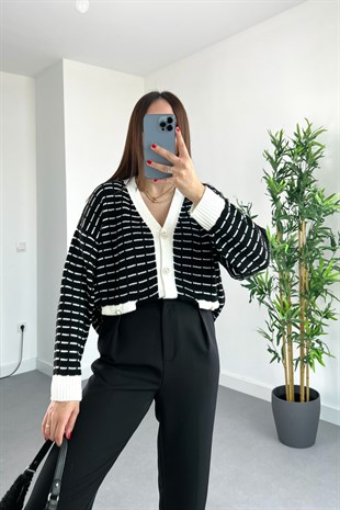 Pole Siyah Pirinç Düğme Detaylı Süs Cepli Hırka