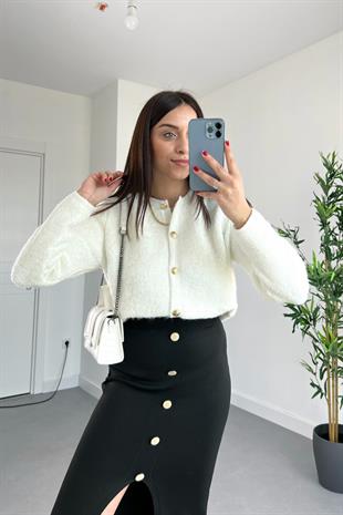 Soft Kırık Beyaz Düğme Detaylı Bisiklet Yaka Yumoş Hırka