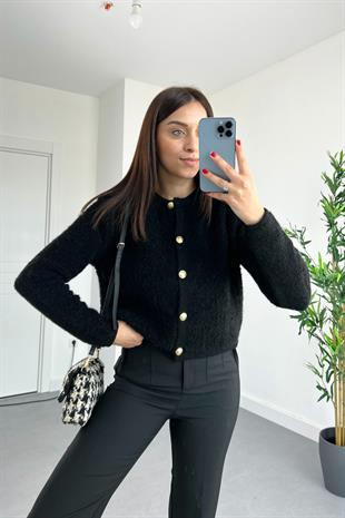 Soft Siyah Düğme Detaylı Bisiklet Yaka Hırka