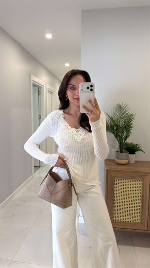 İsilla Ekru Yakası Dantelli Triko