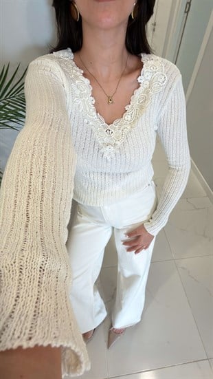 İsilla Ekru Yakası Dantelli Triko
