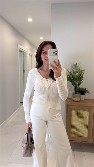 İsilla Ekru Yakası Dantelli Triko