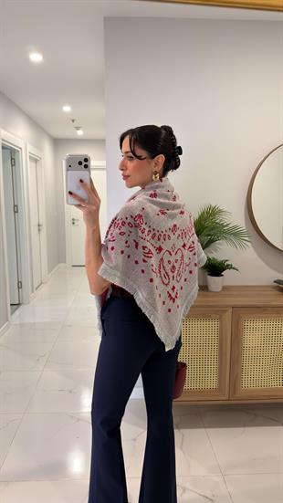 Jessie Gri Kırmızı Desenli Şal Triko