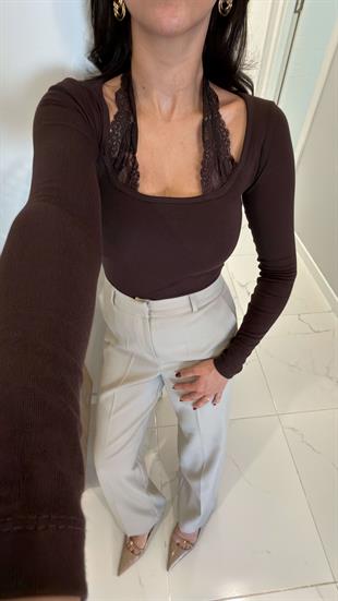 Jissa Kahve Boyundan Dantelli Bluz