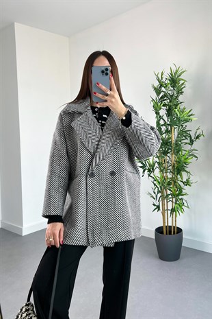 Siyah Balıksırtı Desenli Düğmeli Kaşe Kaban