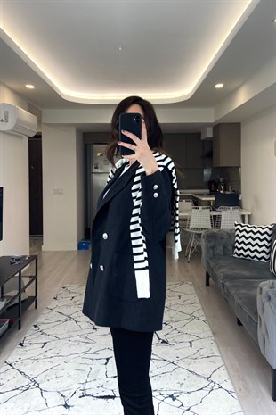 Siyah Kısa Düğmeli Kaşe Kaban