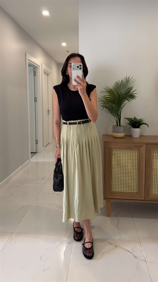 Katrin Siyah Vatkalı Kemer Detaylı Astarlı Elbise
