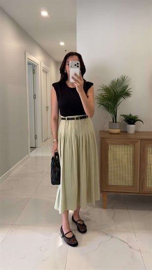 Katrin Siyah Vatkalı Kemer Detaylı Astarlı Elbise