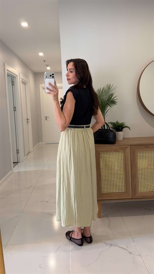 Katrin Siyah Vatkalı Kemer Detaylı Astarlı Elbise