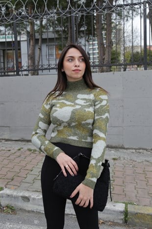 Dik Yaka Kamuflaj Desenli Kazak