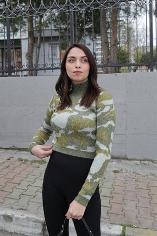 Dik Yaka Kamuflaj Desenli Kazak