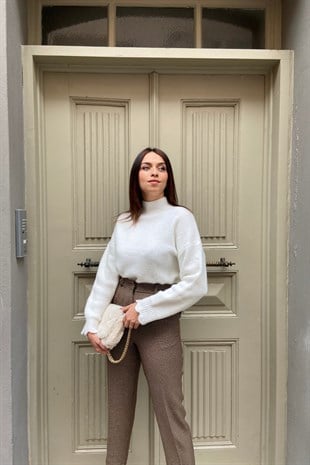 Mng Ekru Dik Yaka Fırfırlı Kazak